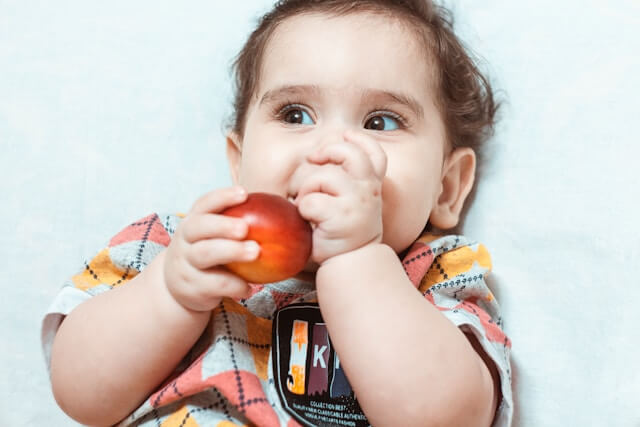 Kľúčové vitamíny pre posilnenie detskej imunity: Ako ich začleniť do denného jedálnička?