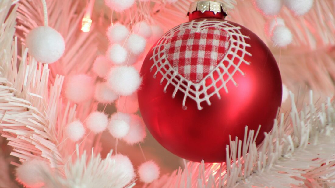 christmas-background-3846456_1920-1100x618.jpg